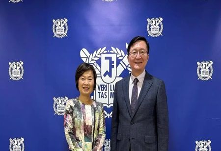 Hong Kong Education Chief Fosters Global Ties in Seoul