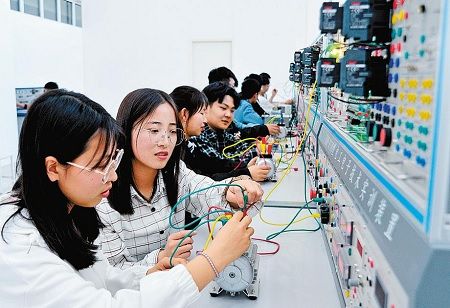 China Expands Universities to Power $210 Billion Low-Altitude Economy
