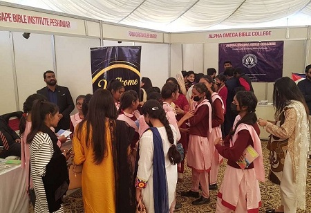 SI UK Pakistan held education exhibition