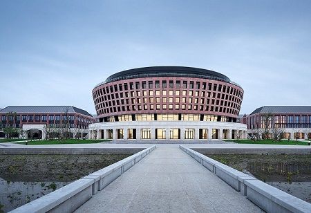 Zhejiang University Boosts Global Ties with Elite University Water Sports