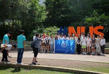 NUS Trains Students to Manage Tourist Traffic and Restrict Peak-Hour Access